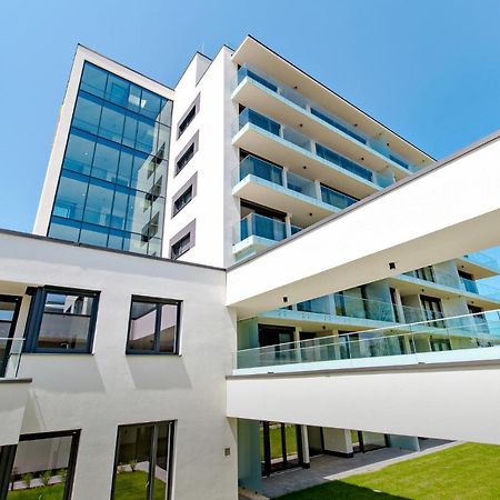 Clyde-Premium Lelle Waterfront Private Apartment Балатонлеле Екстериор снимка