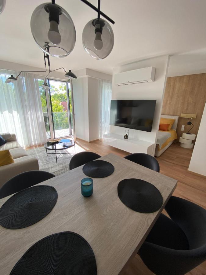 Clyde-Premium Lelle Waterfront Private Apartment Балатонлеле Екстериор снимка