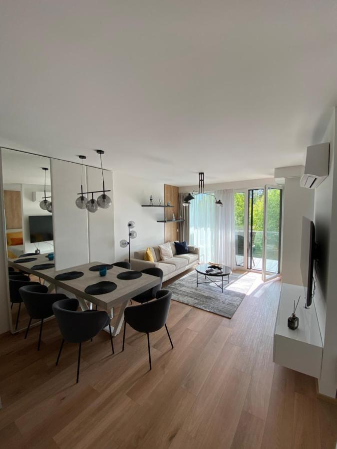 Clyde-Premium Lelle Waterfront Private Apartment Балатонлеле Екстериор снимка