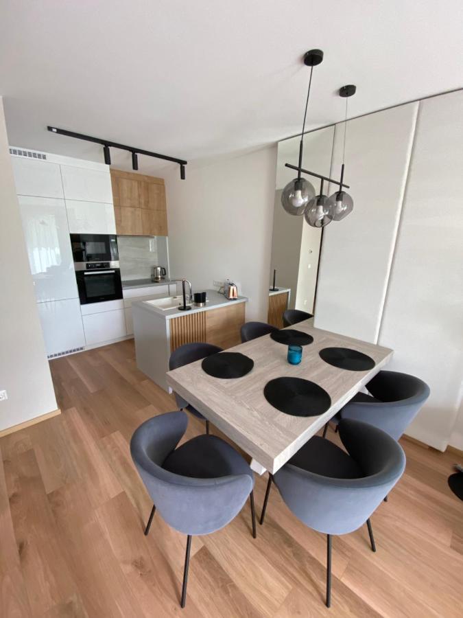 Clyde-Premium Lelle Waterfront Private Apartment Балатонлеле Екстериор снимка