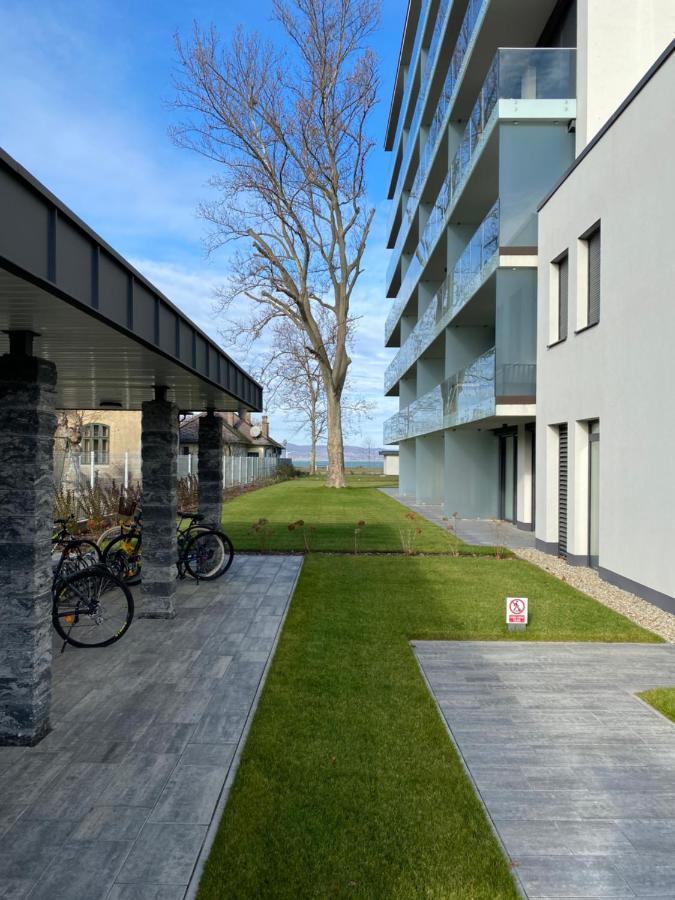Clyde-Premium Lelle Waterfront Private Apartment Балатонлеле Екстериор снимка